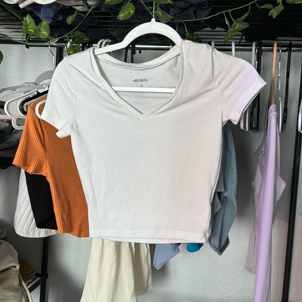 White cropped tee